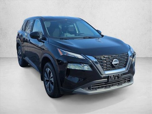 Used 2023 Nissan Rogue SV image 3