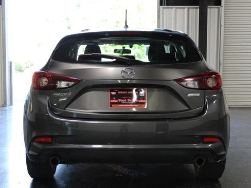 Used 2017 MAZDA MAZDA3 Sport FWD image 4