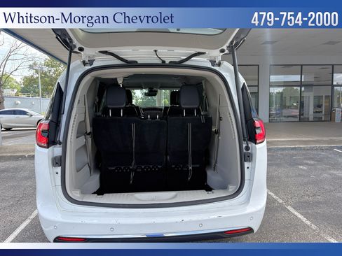 Used 2023 Chrysler Pacifica Touring-L FWD image 33