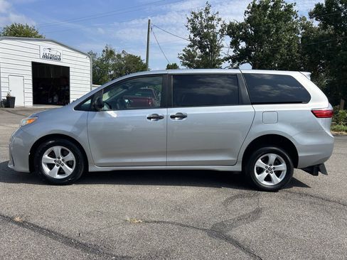 Used 2020 Toyota Sienna L FWD image 10