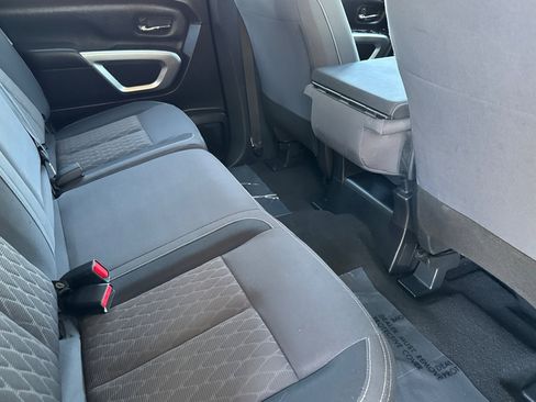 Used 2022 Nissan Titan SV image 17