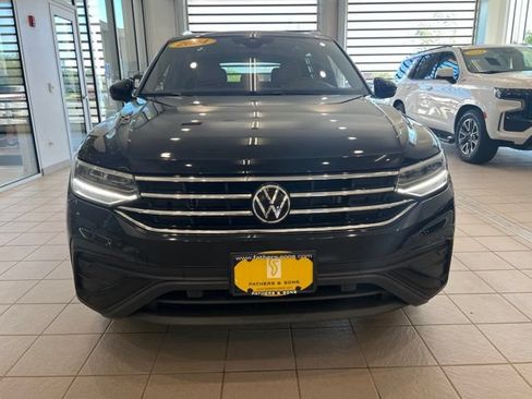 Used 2024 Volkswagen Tiguan SE AWD/4WD image 2