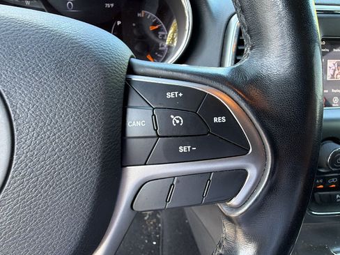 Used 2020 Jeep Grand Cherokee Laredo RWD image 28