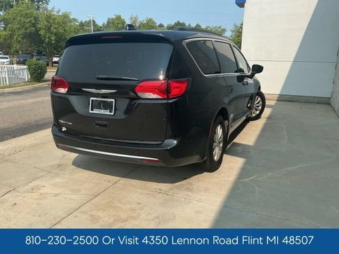 Used 2017 Chrysler Pacifica Touring-L FWD image 7