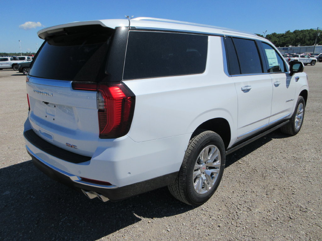 New 2026 GMC Yukon XL Denali w/ Sun & Power Step Package AWD/4WD image 4