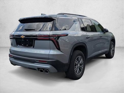 Used 2024 Chevrolet Traverse LT FWD image 5