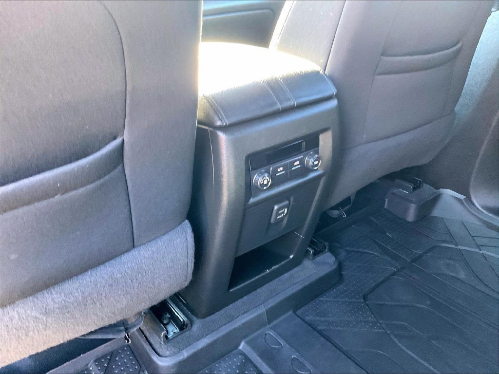 Used 2024 Chevrolet Traverse Limited LT AWD/4WD image 28