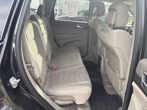 Used 2011 Jeep Grand Cherokee Laredo AWD/4WD image 16