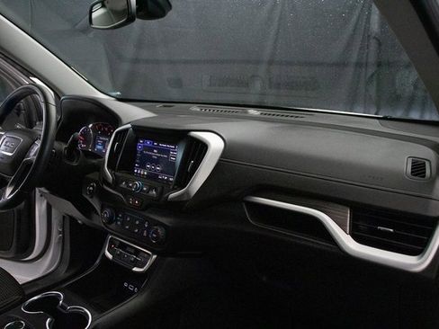 Used 2024 GMC Terrain SLE image 15