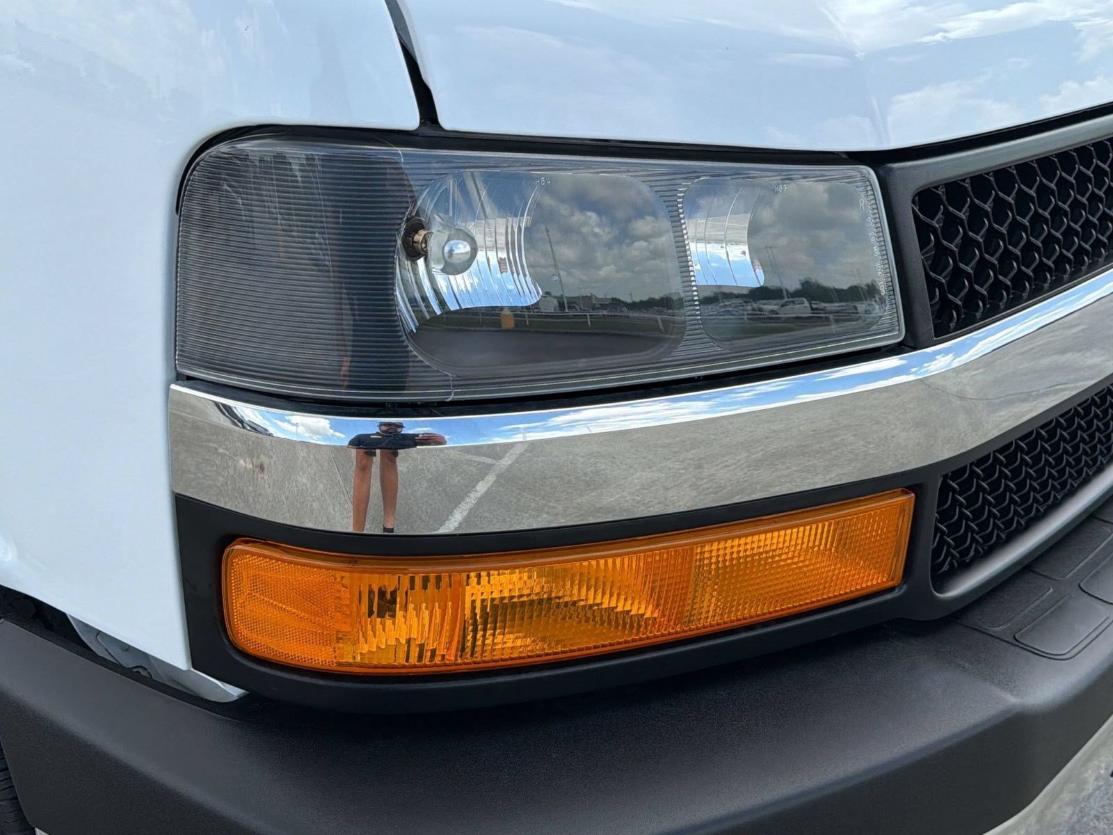 Certified 2025 Chevrolet Express 2500 w/ Driver Convenience Package RWD image 9