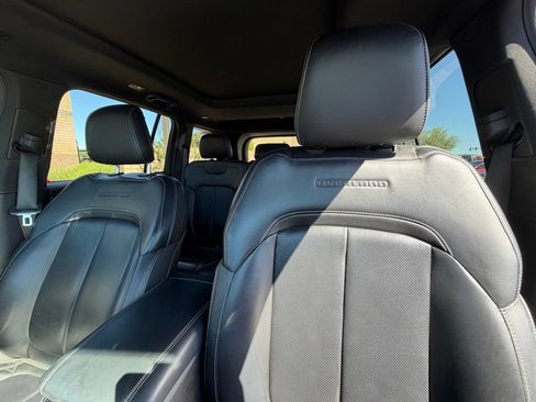 Used 2023 Jeep Grand Cherokee Overland AWD/4WD image 13