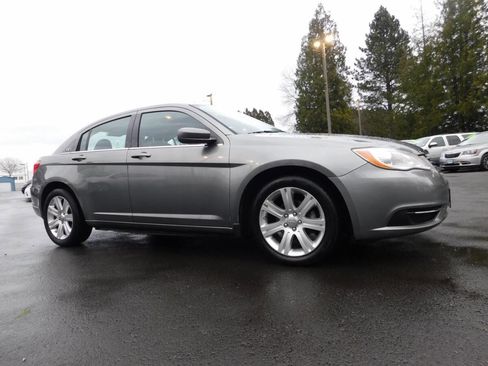 Used 2013 Chrysler 200 LX image 1