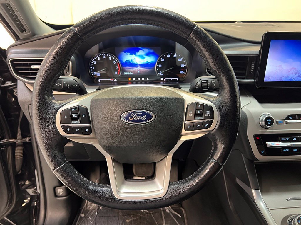 Used 2023 Ford Explorer XLT w/ Equipment Group 202A AWD/4WD image 19
