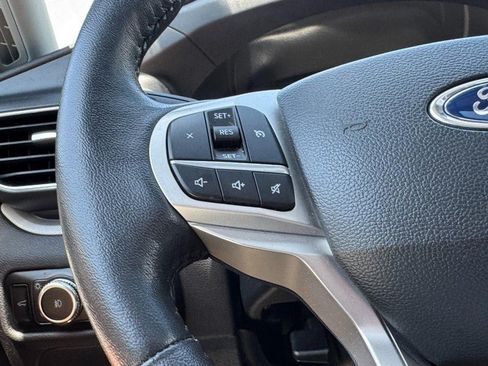 Used 2023 Ford Explorer XLT w/ Equipment Group 202A AWD/4WD image 17