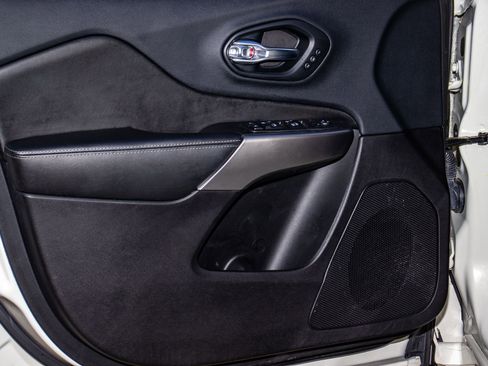 Used 2019 Jeep Cherokee High Altitude image 18