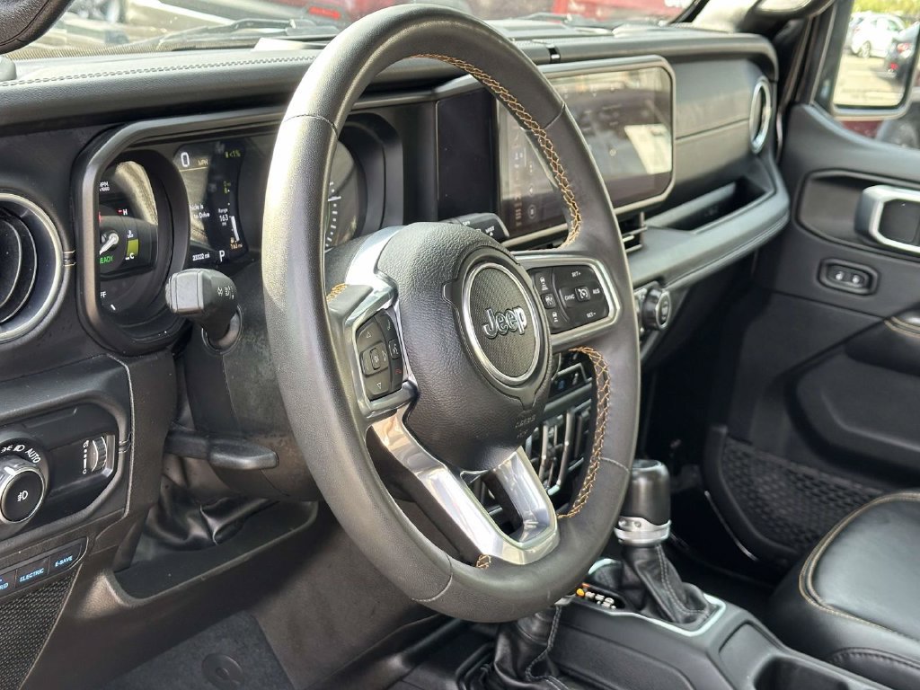 Used 2024 Jeep Wrangler Unlimited Sahara w/ Technology Group AWD/4WD image 2