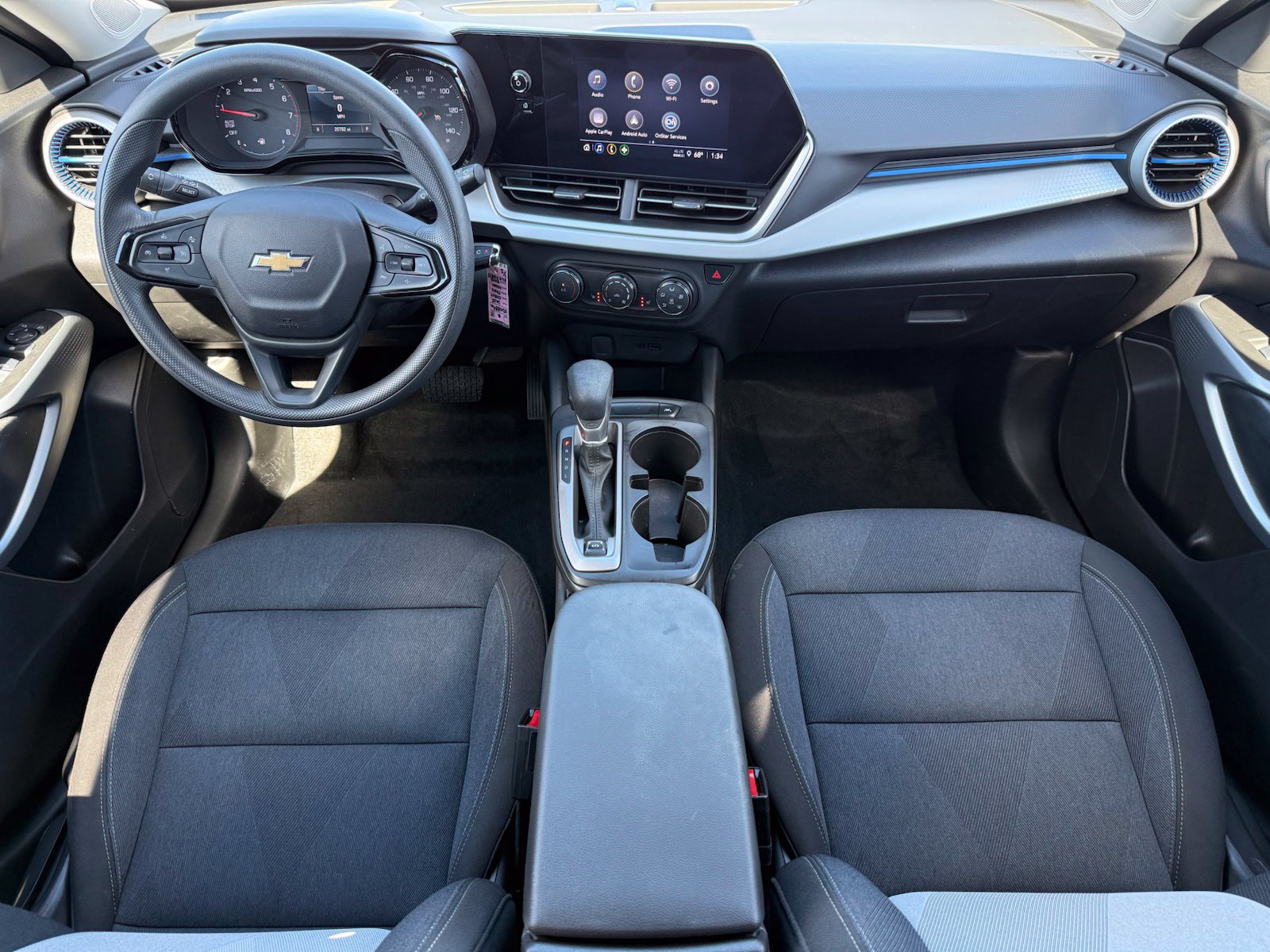 Used 2025 Chevrolet Trax LS w/ LS Convenience Package FWD image 2