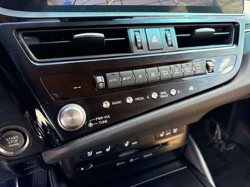 Certified 2022 Lexus ES 350 w/ Premium Package image 19