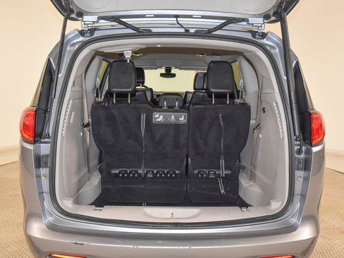 Used 2020 Chrysler Voyager Lxi image 14