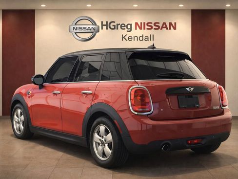 Used 2017 MINI Cooper 4-Door Hardtop w/ Technology Package FWD image 2