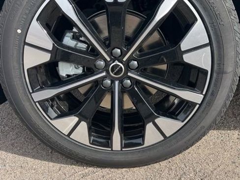 New 2026 Volvo XC60 B5 Plus w/ Protection Package Premier image 33