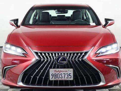 Used 2022 Lexus ES 300h w/ Accessory Package FWD image 2