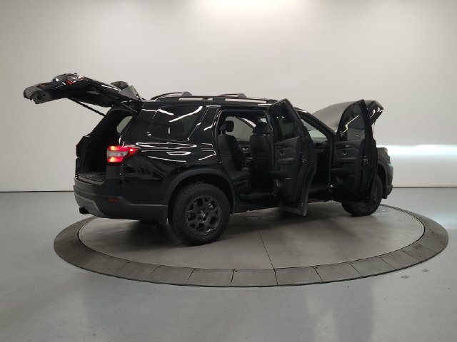 Used 2025 Honda Pilot TrailSport image 13