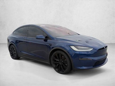 Used 2022 Tesla Model X Plaid image 3