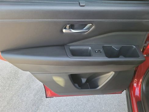 Certified 2023 Nissan Pathfinder Platinum image 11