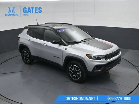 Used 2024 Jeep Compass Trailhawk AWD/4WD image 46