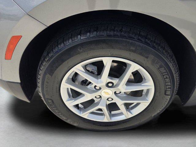 Used 2024 Chevrolet Equinox LS w/ Driver Confidence II Package FWD image 9
