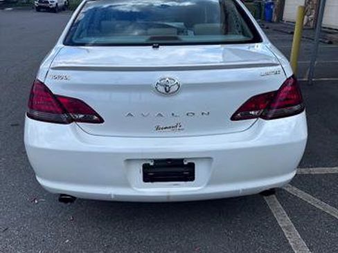 Used 2009 Toyota Avalon Limited image 3