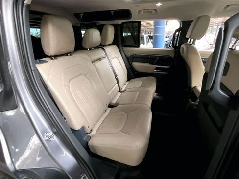 Used 2022 Land Rover Defender 110 SE image 21
