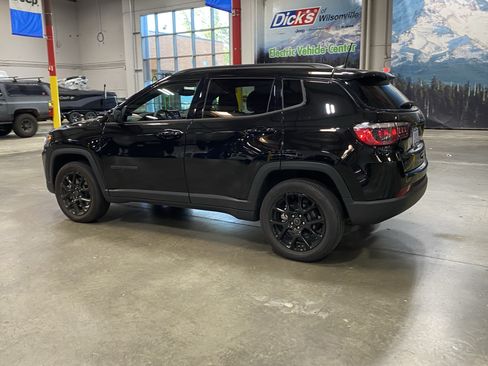 Certified 2026 Jeep Compass Latitude AWD/4WD image 3