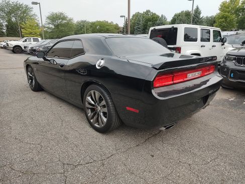 Used 2013 Dodge Challenger SRT8 w/ Harman Kardon Audio Group RWD image 6