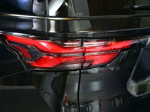 Used 2023 Chevrolet Traverse RS image 18