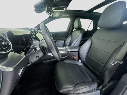 Used 2024 Mercedes-Benz GLC 300 4MATIC image 9