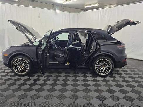 Certified 2023 Porsche Cayenne Platinum Edition AWD/4WD image 13
