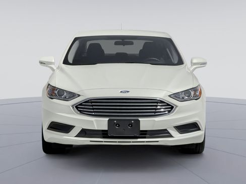 Used 2017 Ford Fusion SE w/ Fusion SE Technology Package image 4