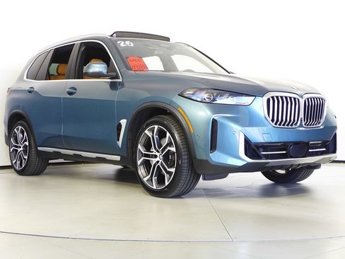 Used 2025 BMW X5 xDrive40i w/ Parking Assistance Package AWD/4WD image 4