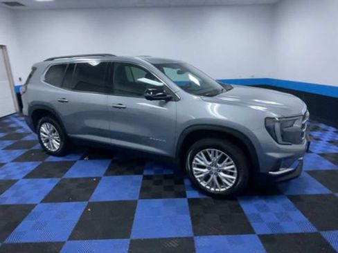 Used 2024 GMC Acadia Elevation w/ Luxury Package AWD/4WD image 2