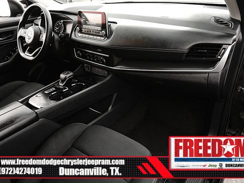 Used 2024 Nissan Rogue S FWD image 12