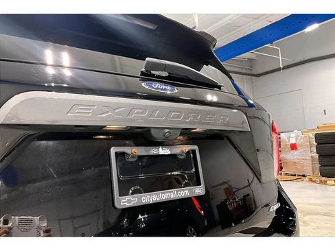 Used 2024 Ford Explorer XLT w/ Equipment Group 202A AWD/4WD image 34