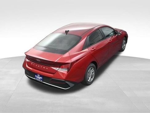 Used 2026 Hyundai Elantra SE FWD image 28