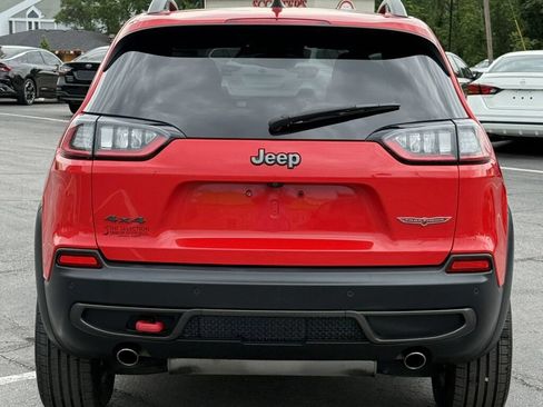 Used 2019 Jeep Cherokee Trailhawk w/ Comfort/Convenience Group AWD/4WD image 14