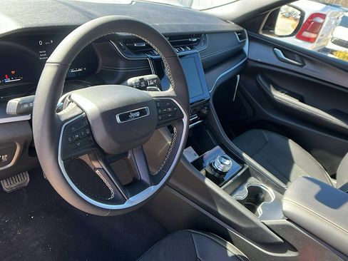 New 2025 Jeep Grand Cherokee L Altitude image 20