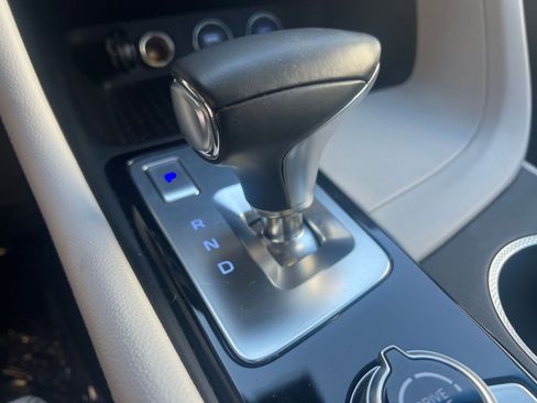 Used 2025 Genesis G70 2.5T image 41