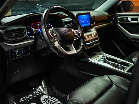 Used 2023 Ford Explorer XLT w/ Equipment Group 202A image 9
