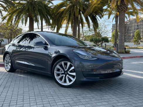 Used 2018 Tesla Model 3 Long Range RWD image 4