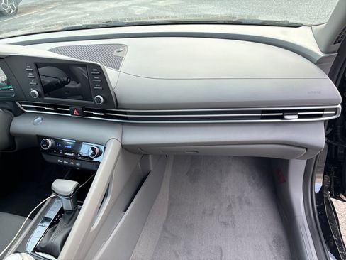 Certified 2025 Hyundai Elantra Hybrid FWD image 28